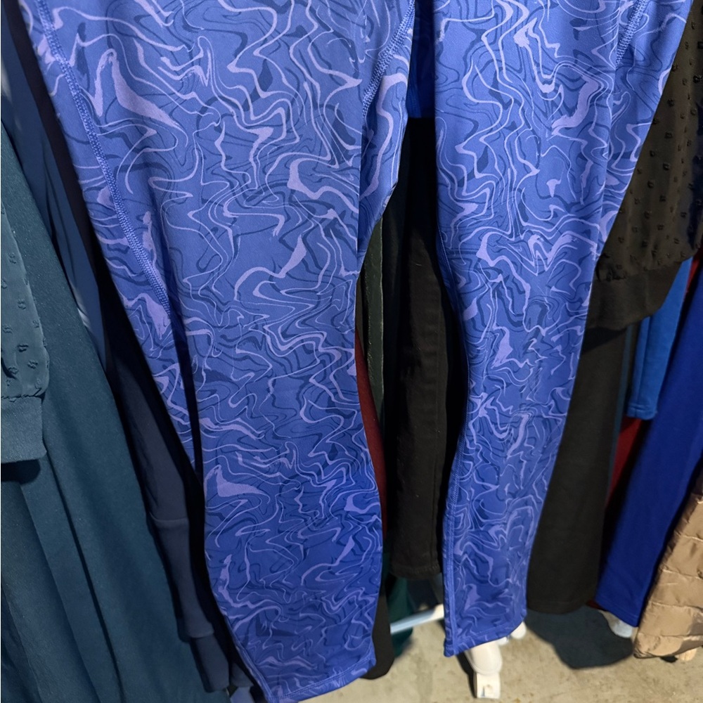 Amazon Essentials Blue Patterned Leggings - Picture 4 of 6